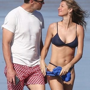 Tom Brady & Gisele Bundchen Pack on the PDA at the Beach (31 Photos) - Leaked Nudes