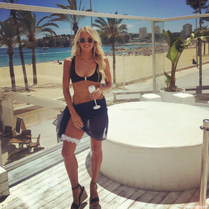 Celeb Nude Tonia Couch 017 pic