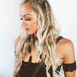 Celebrity Leaked Nude Photo Tonia Couch 040 pic