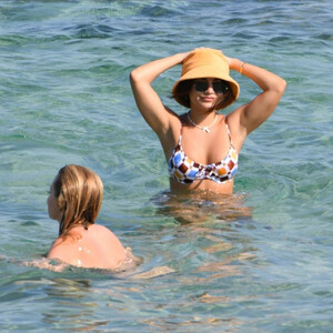 Famous Nude Vanessa Hudgens 007 pic