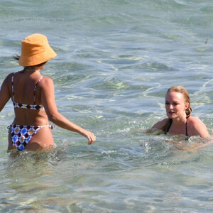 celeb nude Vanessa Hudgens 035 pic
