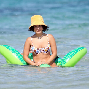 Nude Celeb Pic Vanessa Hudgens 037 pic