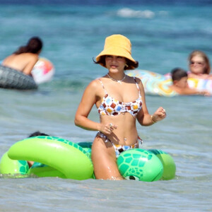 Free nude Celebrity Vanessa Hudgens 038 pic