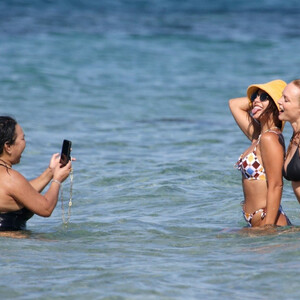 Celeb Nude Vanessa Hudgens 046 pic