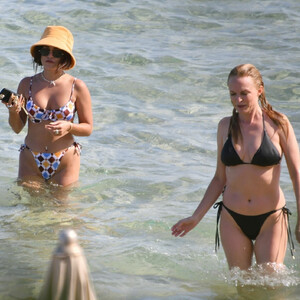 Hot Naked Celeb Vanessa Hudgens 053 pic