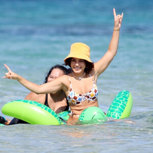 Free nude Celebrity Vanessa Hudgens 070 pic