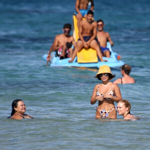 Celeb Nude Vanessa Hudgens 078 pic