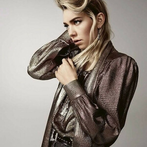 nude celebrities Vanessa Kirby 030 pic