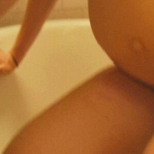 Famous Nude Vanessa Kirby 095 pic