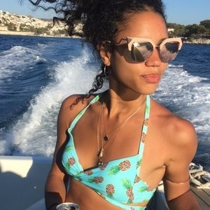 Famous Nude Vick Hope 015 pic