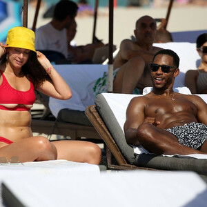 Victor Cruz is Seen on the Beach with YesJulz in Miami (26 Photos) – Leaked Nudes