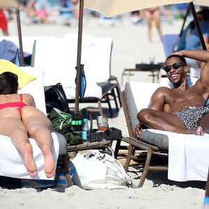 Victor Cruz is Seen on the Beach with YesJulz in Miami (26 Photos) - Leaked Nudes