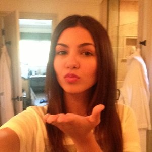 Leaked Victoria Justice 007 pic