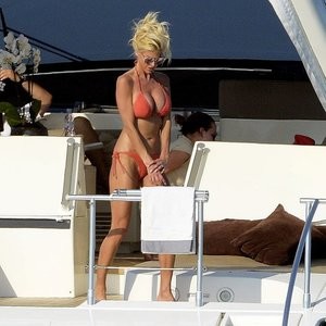 Famous Nude Victoria Silvstedt 001 pic