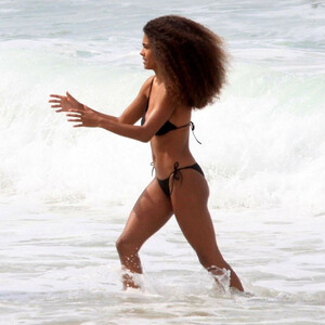 Vincent Cassel & Tina Kunakey are Enjoying a Day at the Beach (21 Photos) – Leaked Nudes