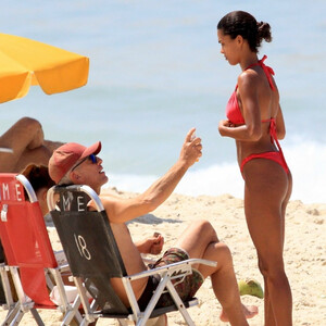 Celeb Nude Tina Kunakey 007 pic