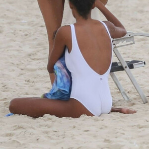 Vincent Cassel & Tina Kunakey Enjoy a Beach Day in Rio De Janeiro (22 Photos) - Leaked Nudes