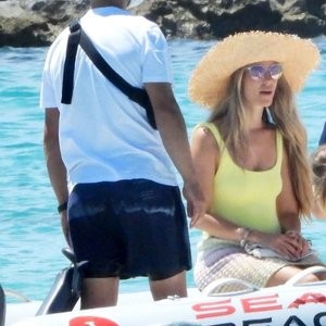Vivian Sibold Enjoys a Family Day at the Beach in Formentera (15 Photos) – Leaked Nudes
