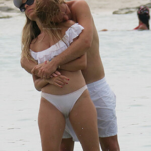 Best Celebrity Nude Vivian Sibold 005 pic