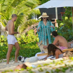 Wendi Deng and Her New Boyfriend Are Seen on the Beach in St Barts (32 Photos) - Leaked Nudes