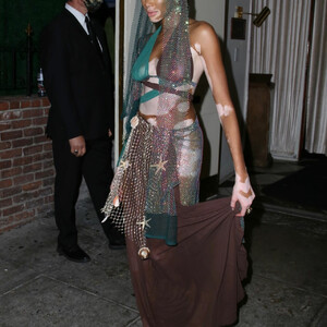 Celeb Naked Winnie Harlow 007 pic