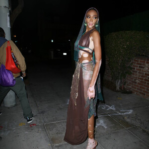 Celebrity Naked Winnie Harlow 080 pic