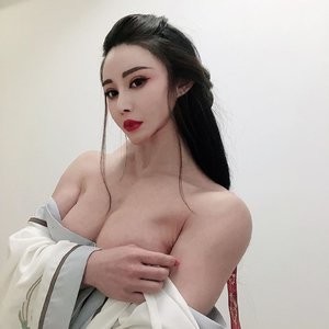 Celebrity Naked Yuan Herong 070 pic