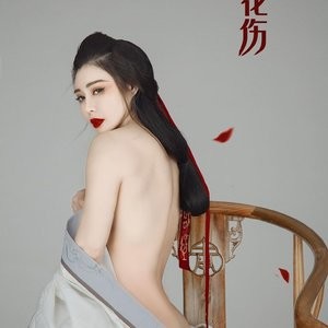 Celeb Naked Yuan Herong 073 pic