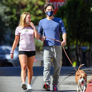 Zach Braff Is Seen with Braless Florence Pugh in LA (17 Photos) – Leaked Nudes