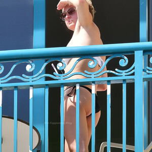 Newest Celebrity Nude Zara Holland 111 pic