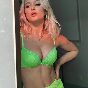 Naked Celebrity Zara Larsson 021 pic