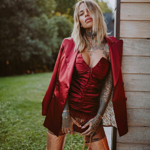 Celebrity Naked Zoe Cristofoli 006 pic