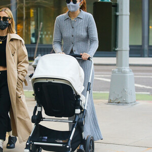 Gigi Hadid is Spotted Pushing Her Baby in Her Stroller in NYC (10 Photos) - Leaked Nudes
