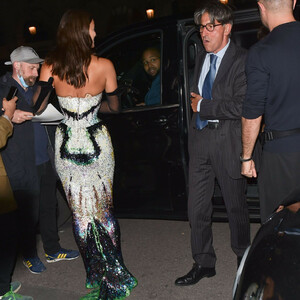 Irina Shayk Shows Off Her Cleavage As She attend the “Thierry Mugler: Couturissime” Photocall in Paris (35 Photos) - Leaked Nudes