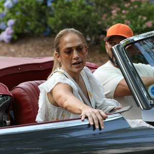 Jennifer Lopez Wears a Plunging Summer Dress Shopping in The Hamptons (45 Photos) - Leaked Nudes