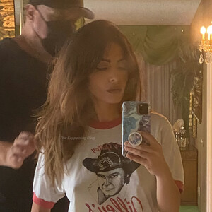 Sarah Shahi Poses Braless in a T-Shirt (2 Photos) - Leaked Nudes